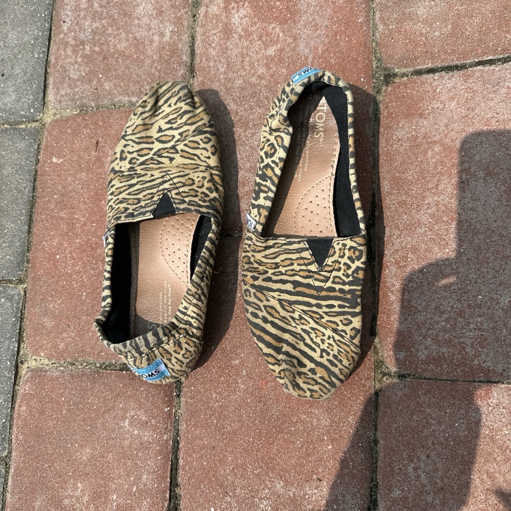 Women’s Tom’s